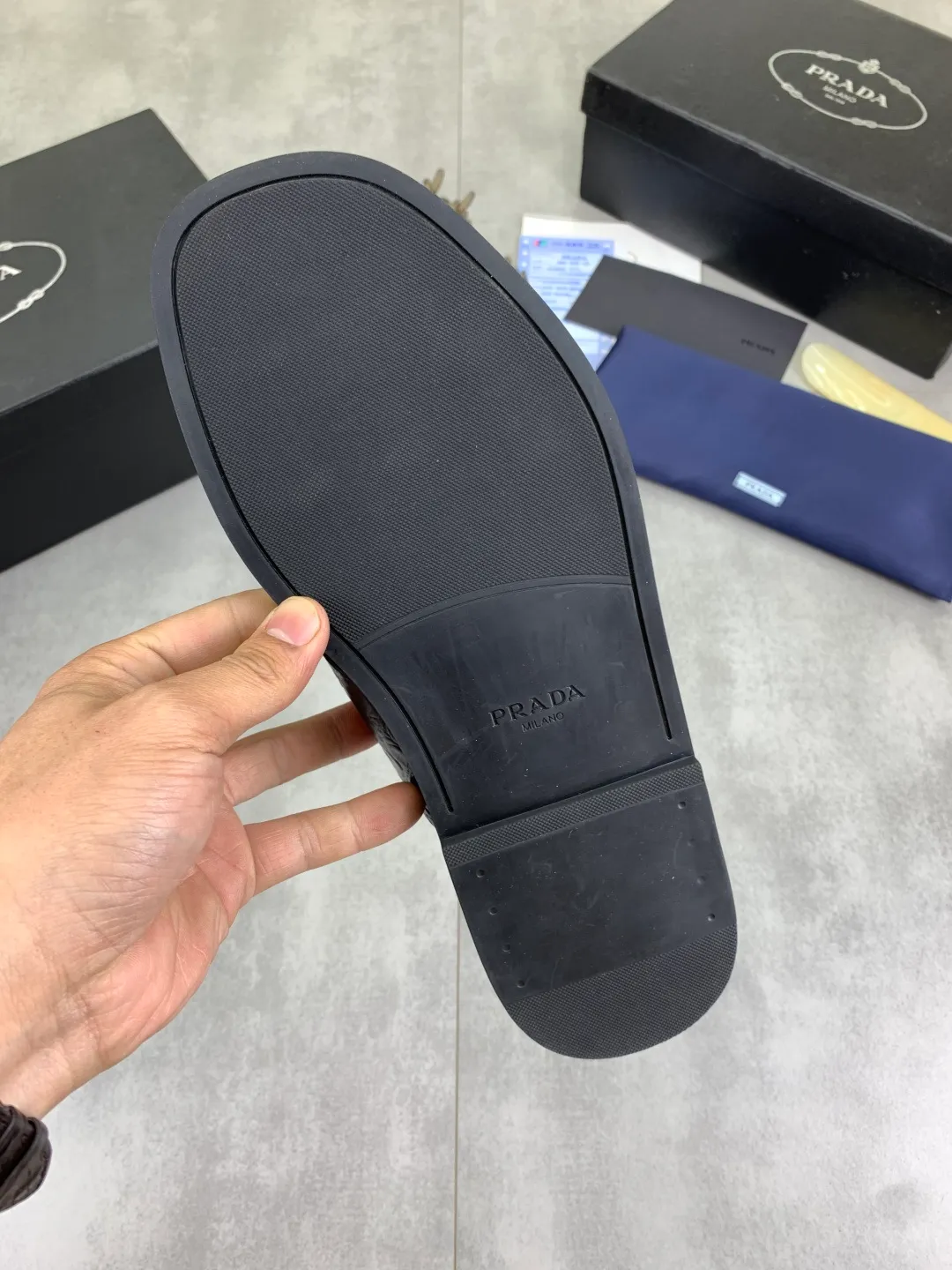 Men's shoes 💰P320💰【New style】🎁🎁🎁 PRADA Prada's new casual slippers, original official website 1:1, perfect workmanship, conveying a kind of noble luxury, sublimating its definition of luxury in Prada's high-end extraordinary craftsmanship. Original combination outsole, size: 39-46 colors 🉑️ to choose from